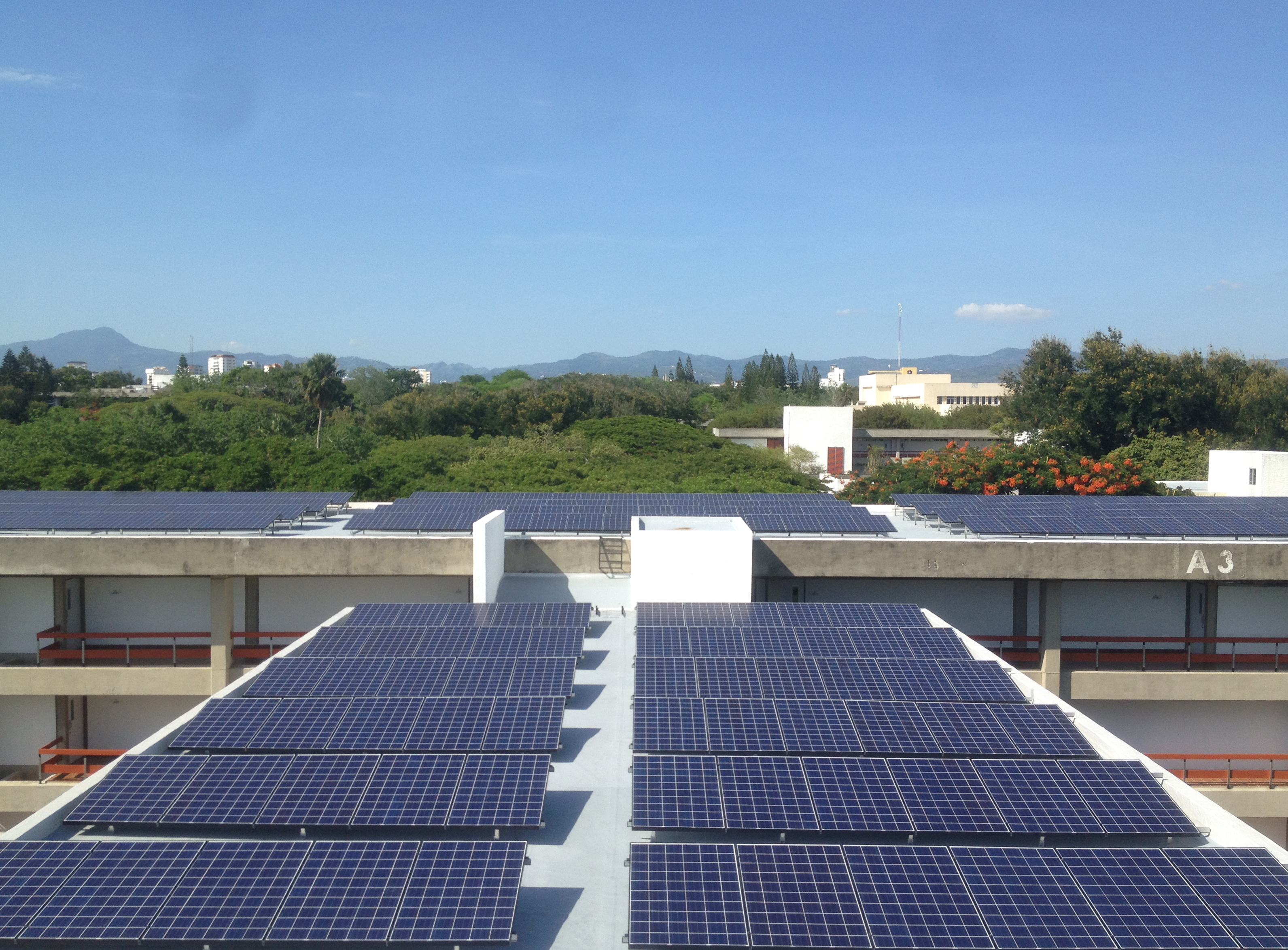 Pontificia Universida Installation Image of 70-kilowatt system at Pontificia Universidad Catolica Madre y Maestra